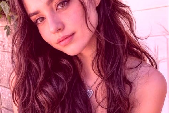 Ellie, 25, a black hazel-eyed caribbean companion based in Tutora. Offering Couples, OWO, Party Girl. Available for incall and outcall, day and evening dates.