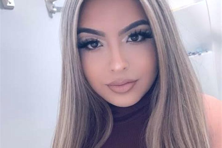 Ellie, 25, a blonde brown-eyed latina companion based in South Suffolk. Offering A-Level, Deep French Kissing, Erotic Massage, Dinner Date, Striptease. Avail...