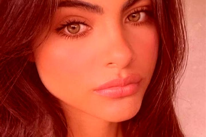 Ellie, 25, a brunette dark-eyed indian companion based in Chekkiad. Offering Overnight, Striptease, Massage. Available for incall and outcall, day and evenin...