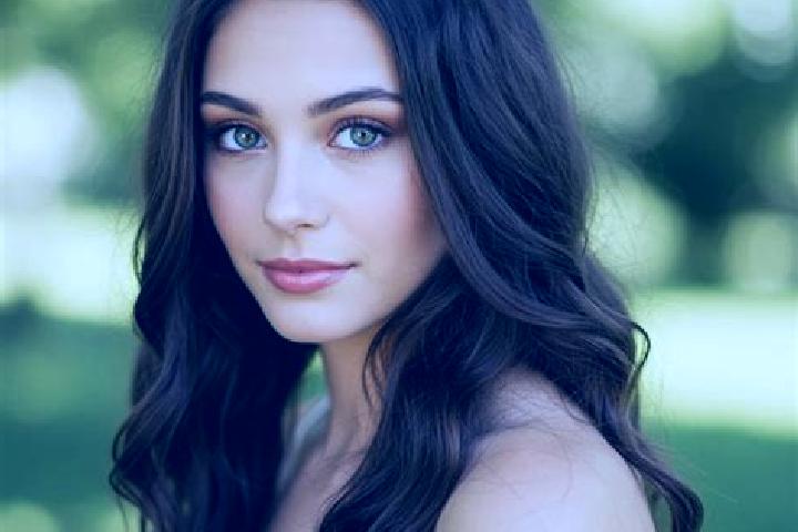 Ellie, 25, a brunette hazel-eyed slavic companion based in Motta De Conti. Offering Erotic Massage, Girlfriend Experience, A-Level. Available for incall and ...