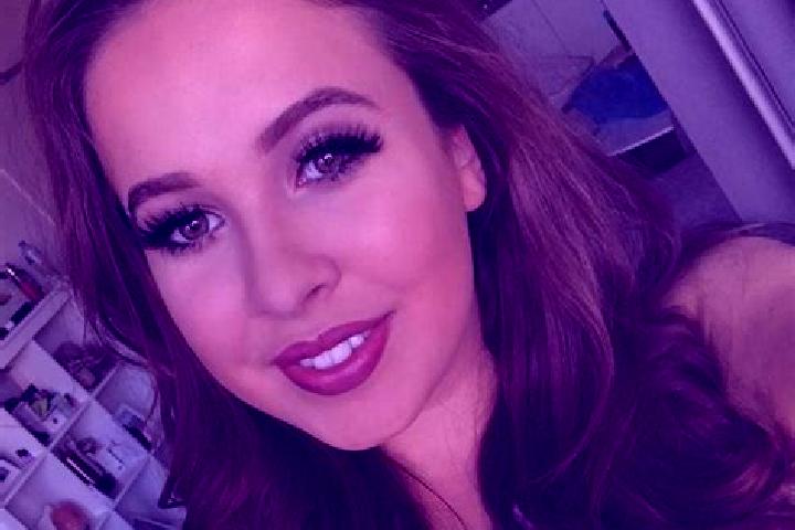 Ellie, 25, a red brown-eyed mediterranean companion based in Orleton. Offering BDSM, Striptease, Party Girl, Massage, Girlfriend Experience. Available for in...