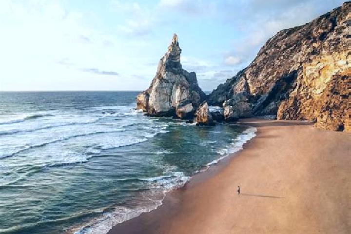 Ellie, 25 — Escort in Cabo da Praia, Portugal