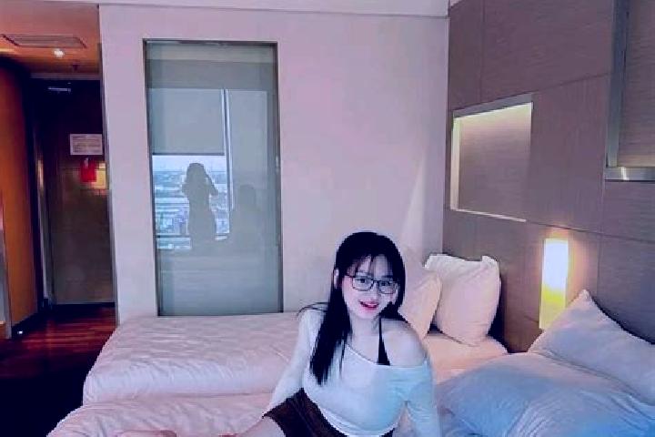 Ellie, 25 — Escort in Hulan Ergi, China