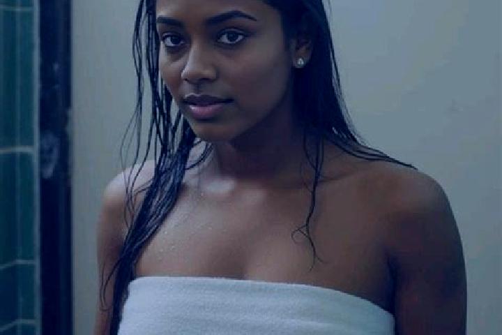 Ellie, 25 — Escort in Kalate, Indonesia