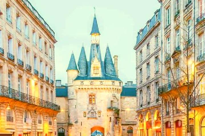 Ellie, 25 — Escort in Leon, France