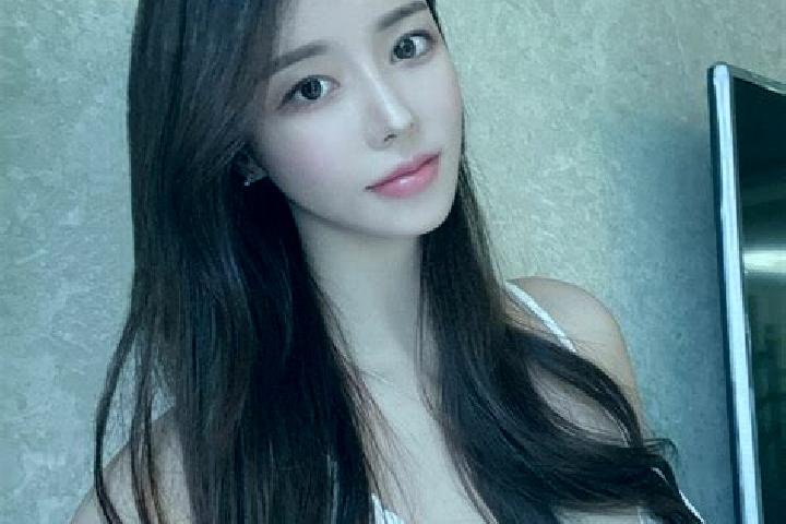 Ellie, 25 — Escort in Ngkiong, Indonesia
