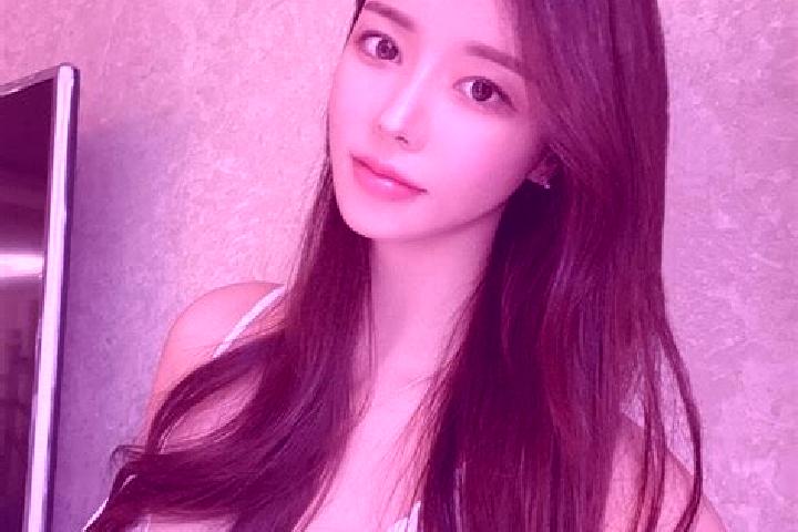 Ellie, 25 — Escort in Suzoy, France