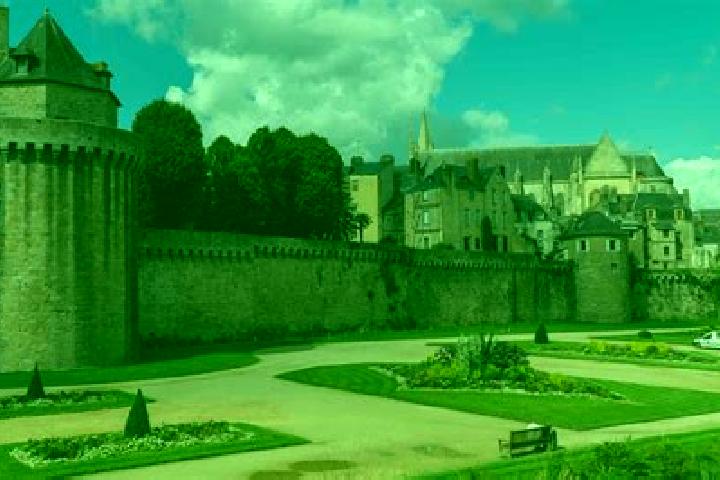 Ellie, 25 — Escort in Vannes, France