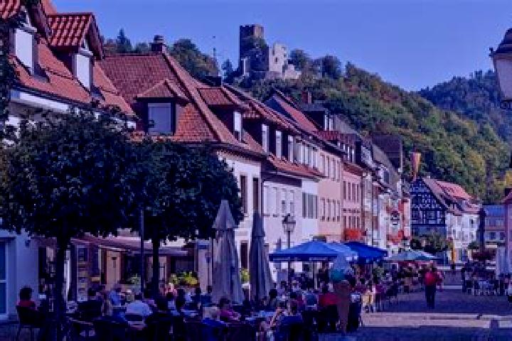 Ellie, 25 — Escort in Waldkirch, Germany