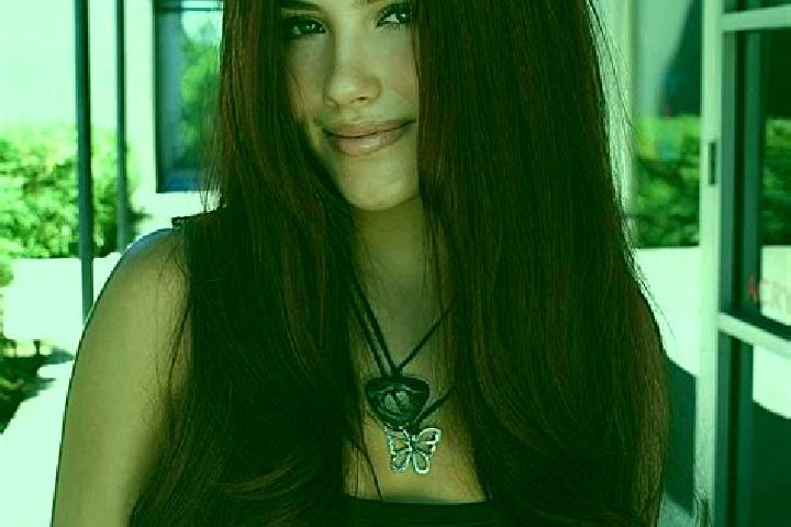 Ellie, 26, a auburn dark-eyed latina companion based in San Martin. Offering Girlfriend Experience, OWO, Duos, A-Level, Dinner Date. Available for incall and...