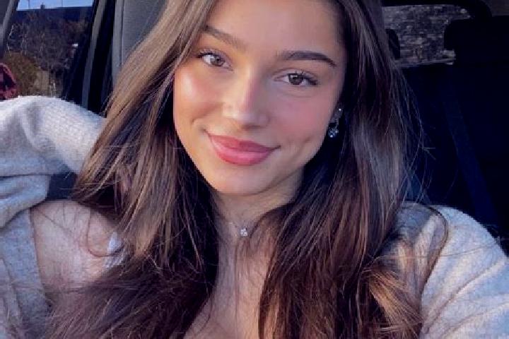 Ellie, 26, a brunette blue-eyed caribbean companion based in Chenzui. Offering GFE, Massage, Deep French Kissing. Available for incall and outcall, day and e...