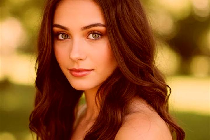 Ellie, 26, a brunette hazel-eyed mixed companion based in Riba de Ave. Offering A-Level, Roleplay, OWO. Available for incall and outcall, day and evening dates.