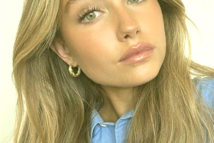 Ellie, 26, a dark blonde green-eyed european companion based in Mirinzal. Offering Deep French Kissing, Striptease, Prostate Massage, Party Girl. Available f...