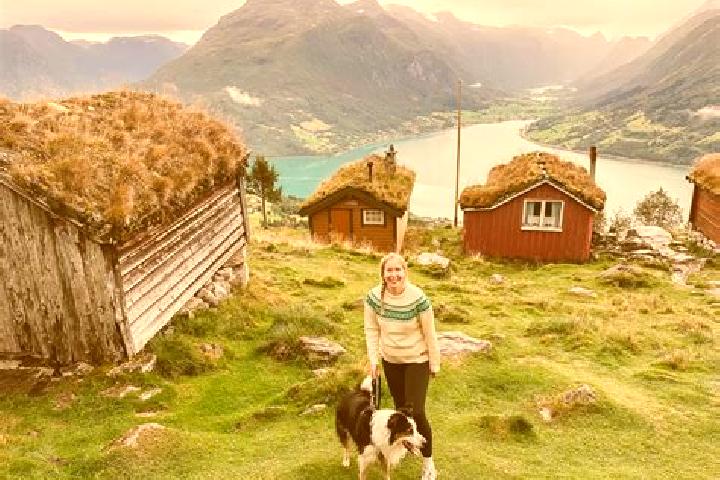Ellie, 26 — Escort in Bruhagen, Norway