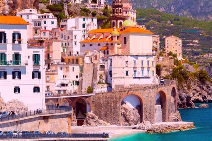 Ellie, 26 — Escort in Cadine, Italy