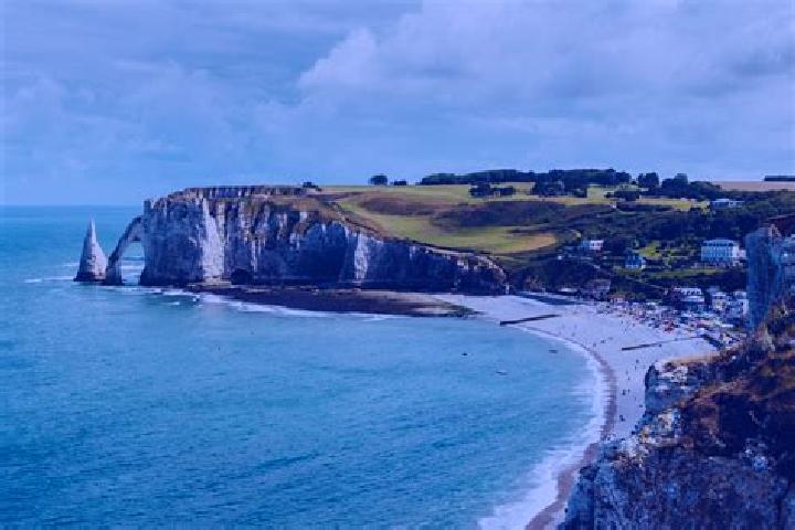 Ellie, 26 — Escort in Etretat, France