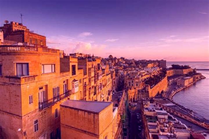 Ellie, 26 — Escort in Fontana, Malta