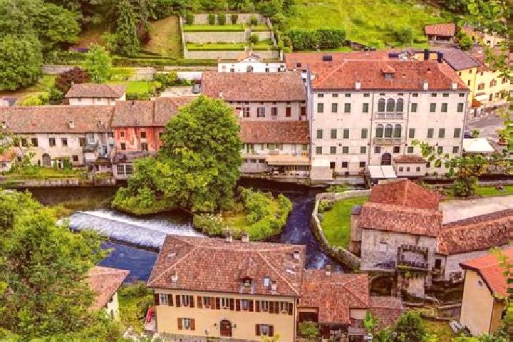 Ellie, 26 — Escort in Passirano, Italy