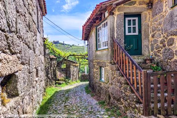 Ellie, 26 — Escort in Serra do Bouro, Portugal