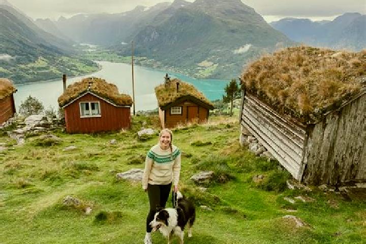 Ellie, 26 — Escort in Sjovegan, Norway