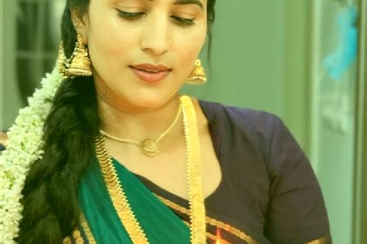 Ellie, 26 — Escort in Vadanakallu, Chad