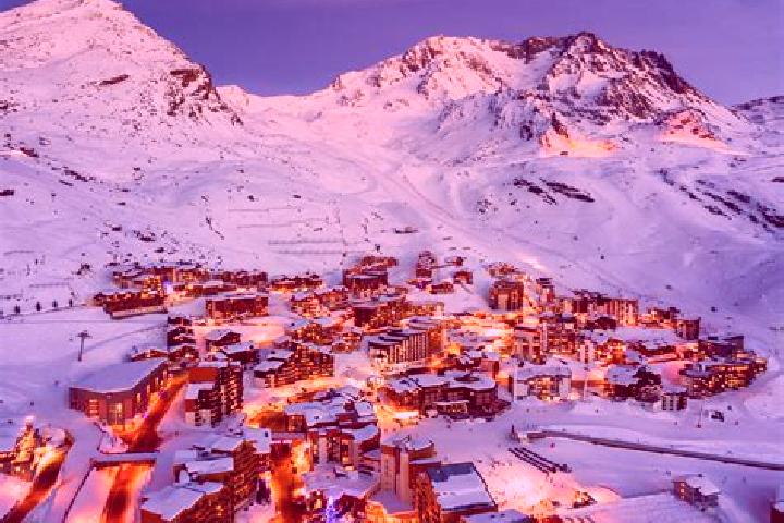 Ellie, 26 — Escort in Val Thorens, France