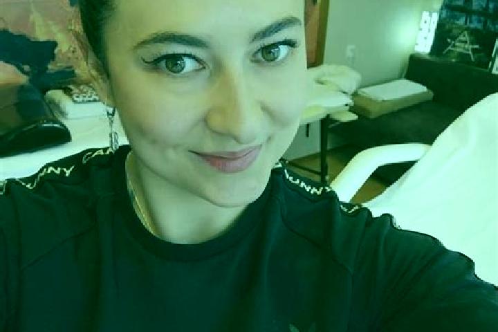 Ellie, 27, a auburn amber-eyed middle eastern companion based in Maria Laach am Jauerling. Offering Overnight, Massage, Party Girl, Roleplay, Prostate Massag...