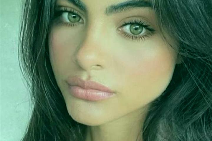Ellie, 27, a black hazel-eyed european companion based in Jihanah. Offering Prostate Massage, Striptease, Massage. Available for incall and outcall, day and ...