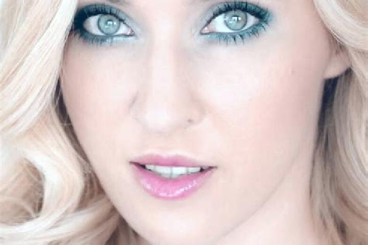 Ellie, 27, a blonde green-eyed mixed companion based in Lubian. Offering Striptease, Tantra, Erotic Massage. Available for incall and outcall, day and evenin...