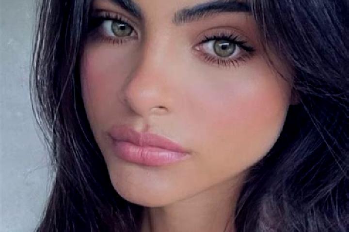 Ellie, 27, a brunette green-eyed latina companion based in Blasillo 2da. Seccion (Otates). Offering Massage, Couples, Roleplay, Striptease. Available for inc...