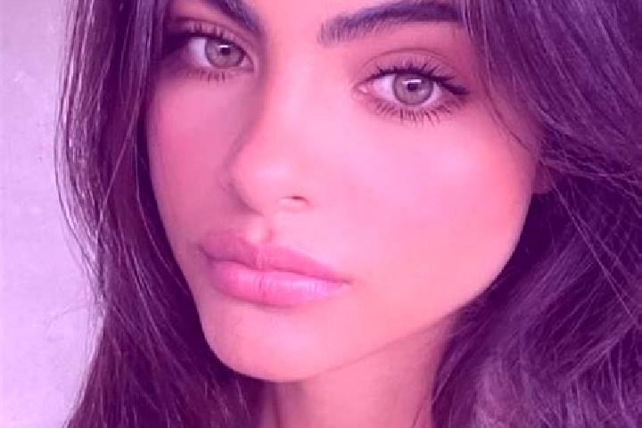 Ellie, 27, a brunette green-eyed mixed companion based in Itagi. Offering Girlfriend Experience, Dinner Date, Couples. Available for incall and outcall, day ...