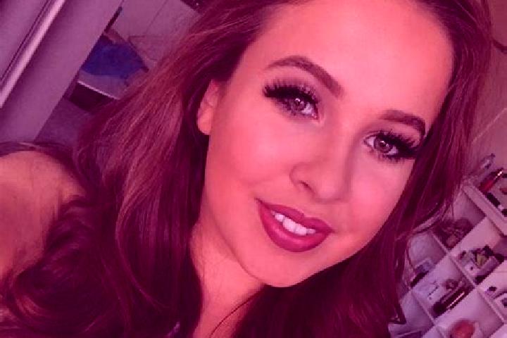Ellie, 27, a brunette grey-eyed mixed companion based in Quivuenga. Offering Travel Companion, GFE, Duos, Overnight, Roleplay. Available for incall and outca...
