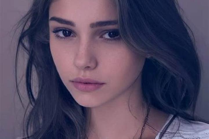 Ellie, 27, a chestnut grey-eyed slavic companion based in Vyritsa. Offering Party Girl, Deep French Kissing, Couples. Available for incall and outcall, overn...