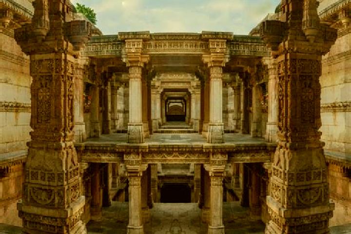Ellie, 27 — Escort in Adalaj, India