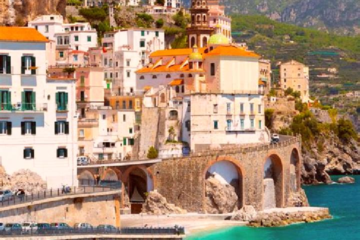 Ellie, 27 — Escort in Badia, Italy