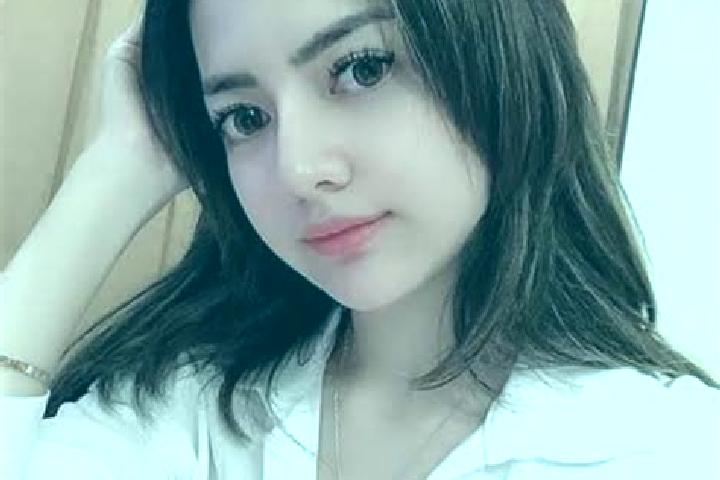 Ellie, 27 — Escort in Boanio, Indonesia