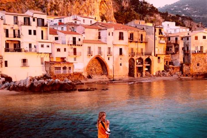 Ellie, 27 — Escort in Cefalu, Italy
