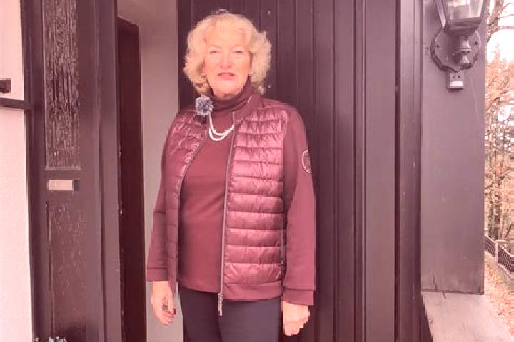 Ellie, 27 — Escort in Dalheim, Germany