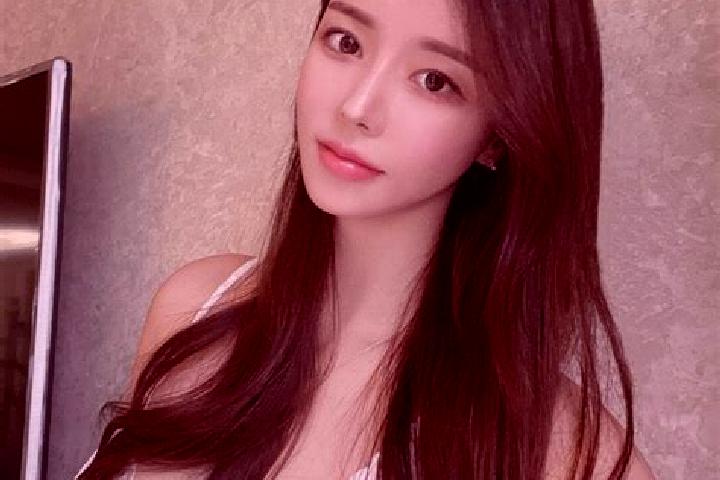 Ellie, 27 — Escort in Dongla, China