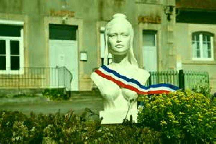Ellie, 27 — Escort in Gasny, France