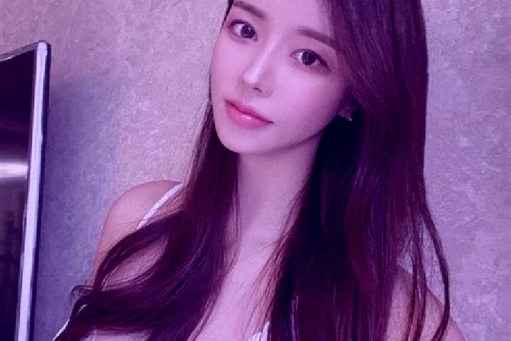 Ellie, 27 — Escort in Guanlian, China