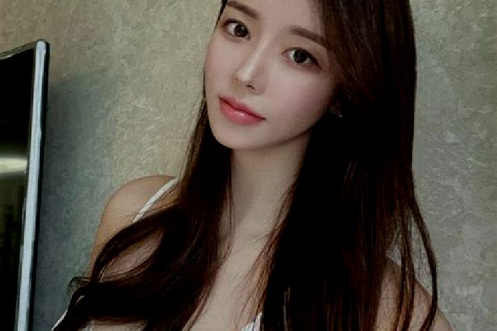 Ellie, 27 — Escort in Laidian, China