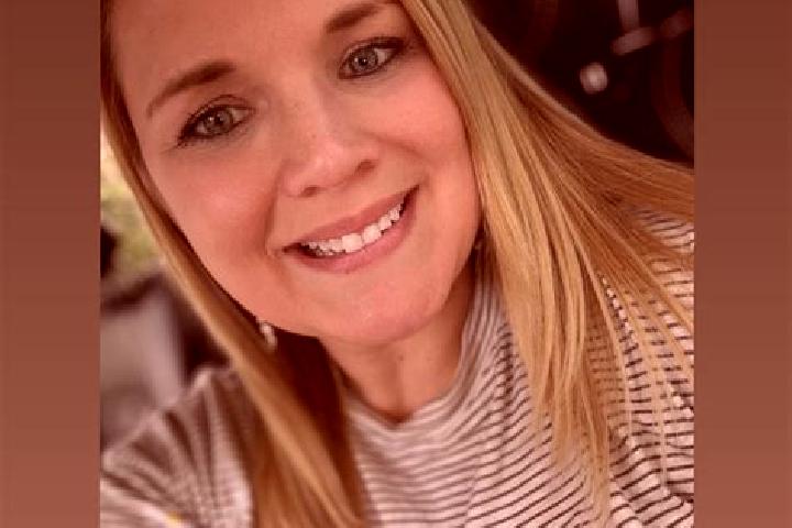 Ellie, 27 — Escort in McLeansboro, United States