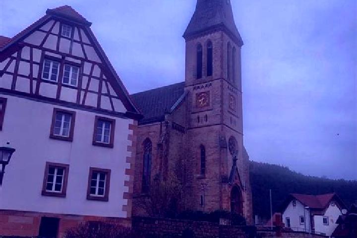 Ellie, 27 — Escort in Muenchweiler an der Rodalb, Germany