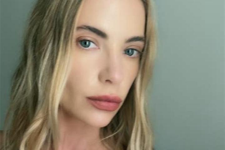 Ellie, 27 — Escort in Newnham, Australia