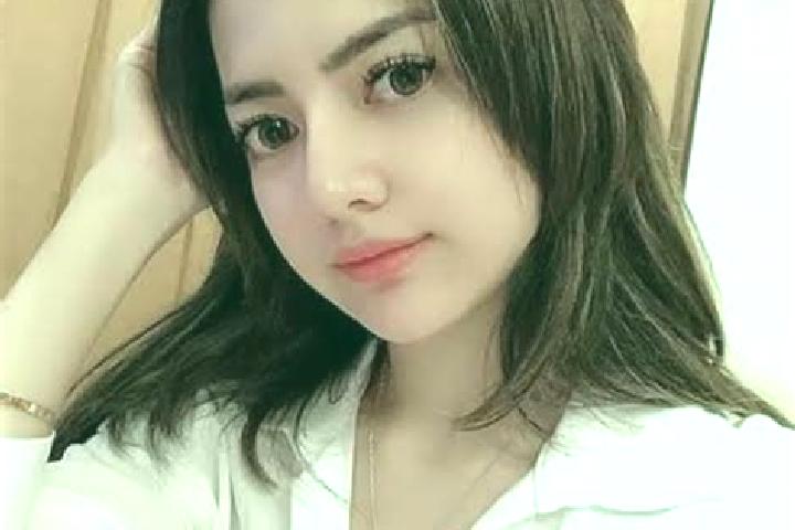Ellie, 27 — Escort in Panggungasri, Indonesia