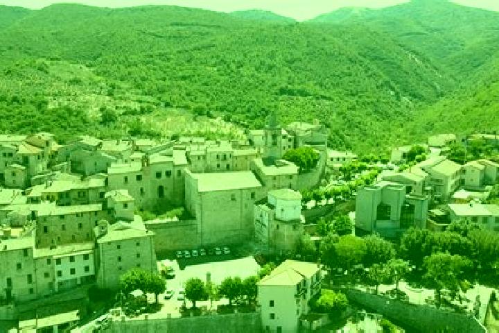 Ellie, 27 — Escort in Stroncone, Italy