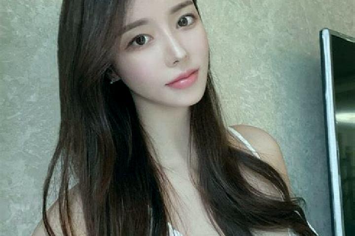 Ellie, 27 — Escort in Tingqian, China
