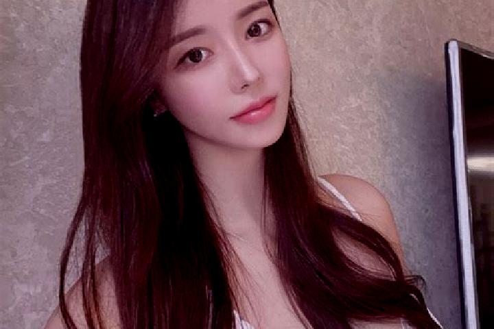 Ellie, 27 — Escort in Xinluoqu, China