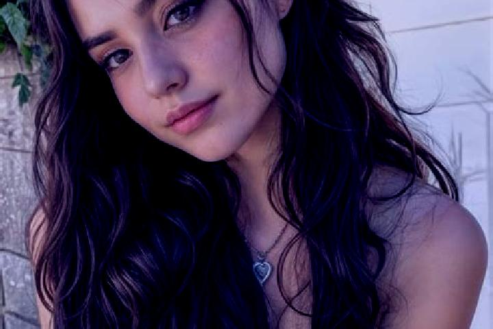 Ellie, 28, a auburn amber-eyed middle eastern companion based in Carmo da Mata. Offering Girlfriend Experience, Prostate Massage, GFE, CIM. Available for inc...